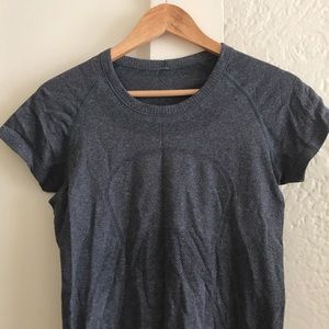 Sz. 8 Lululemon Charcoal Gray Short-Sleeve Top